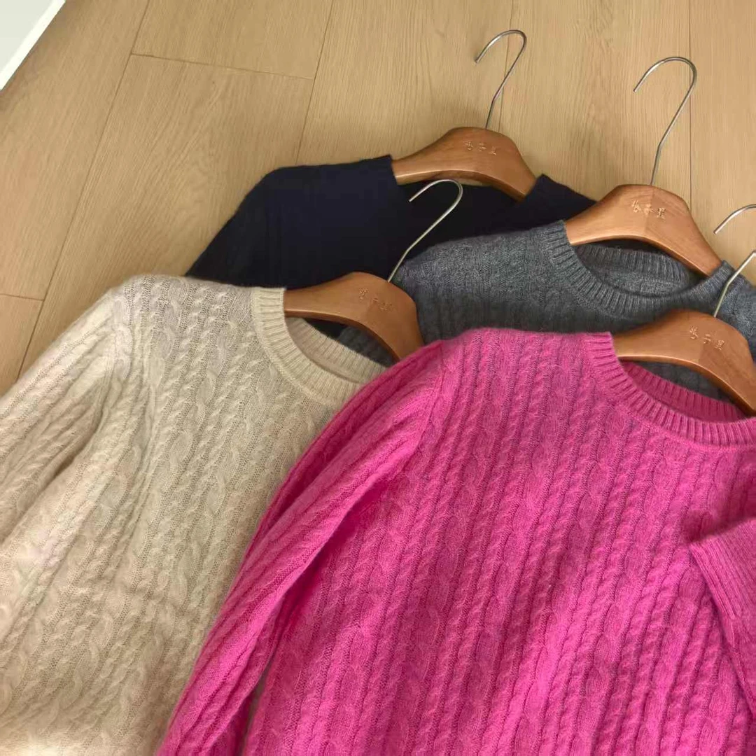 858935经典复古骑马刺绣圆领山羊绒套头衫