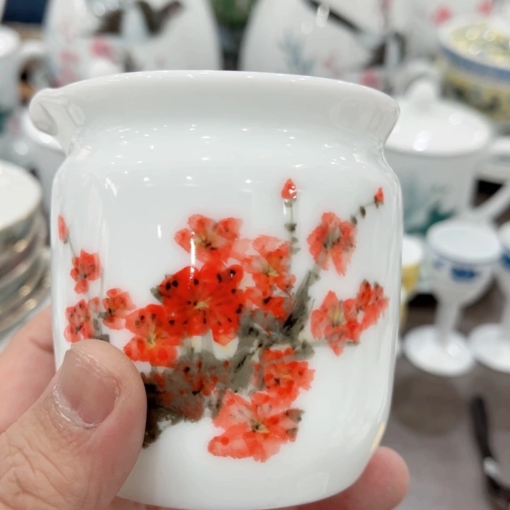 壶釉下五彩的瓷器和瓷器