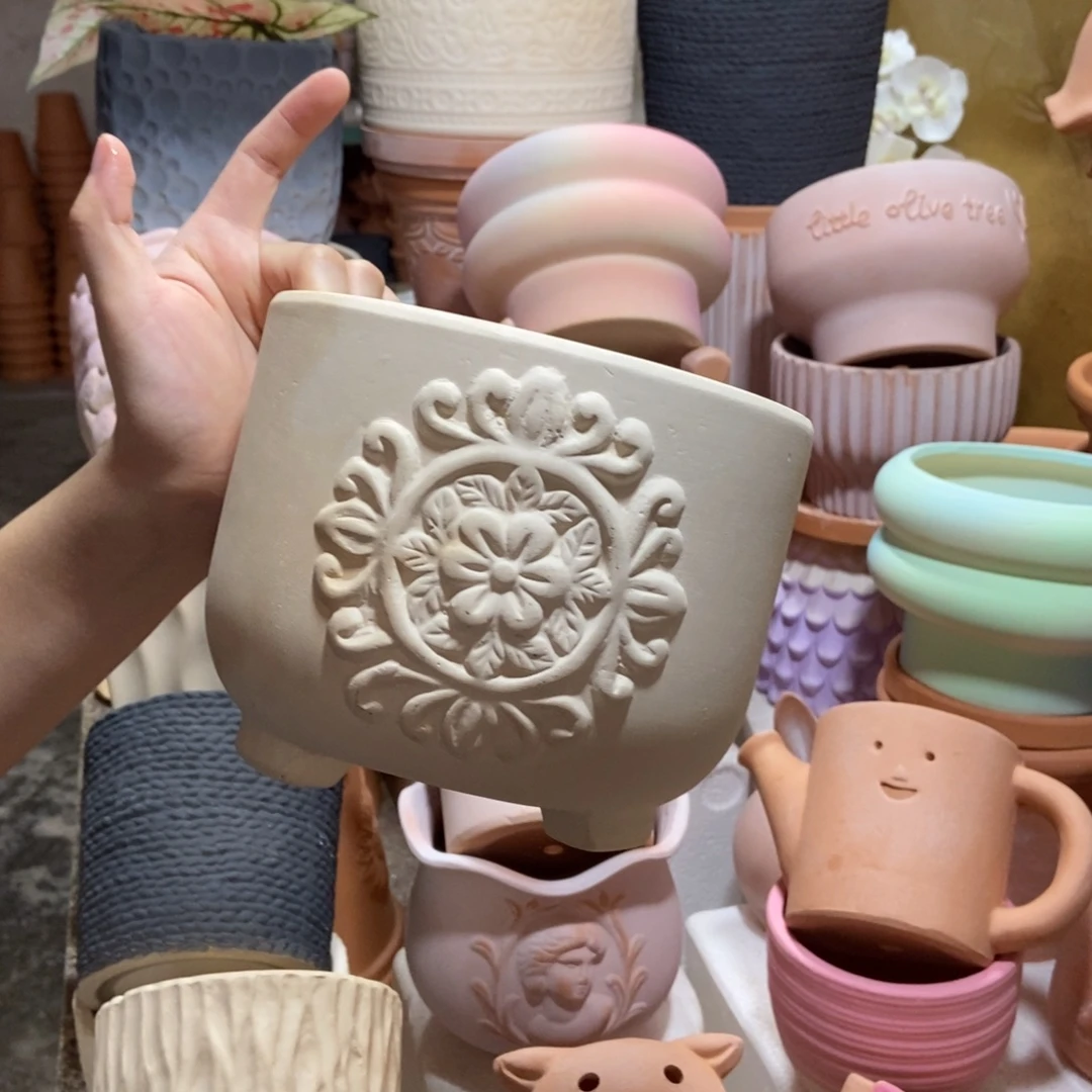 17×13白陶三脚雕花 粗陶1个
