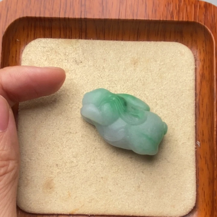 定制翡翠未镶嵌兔子