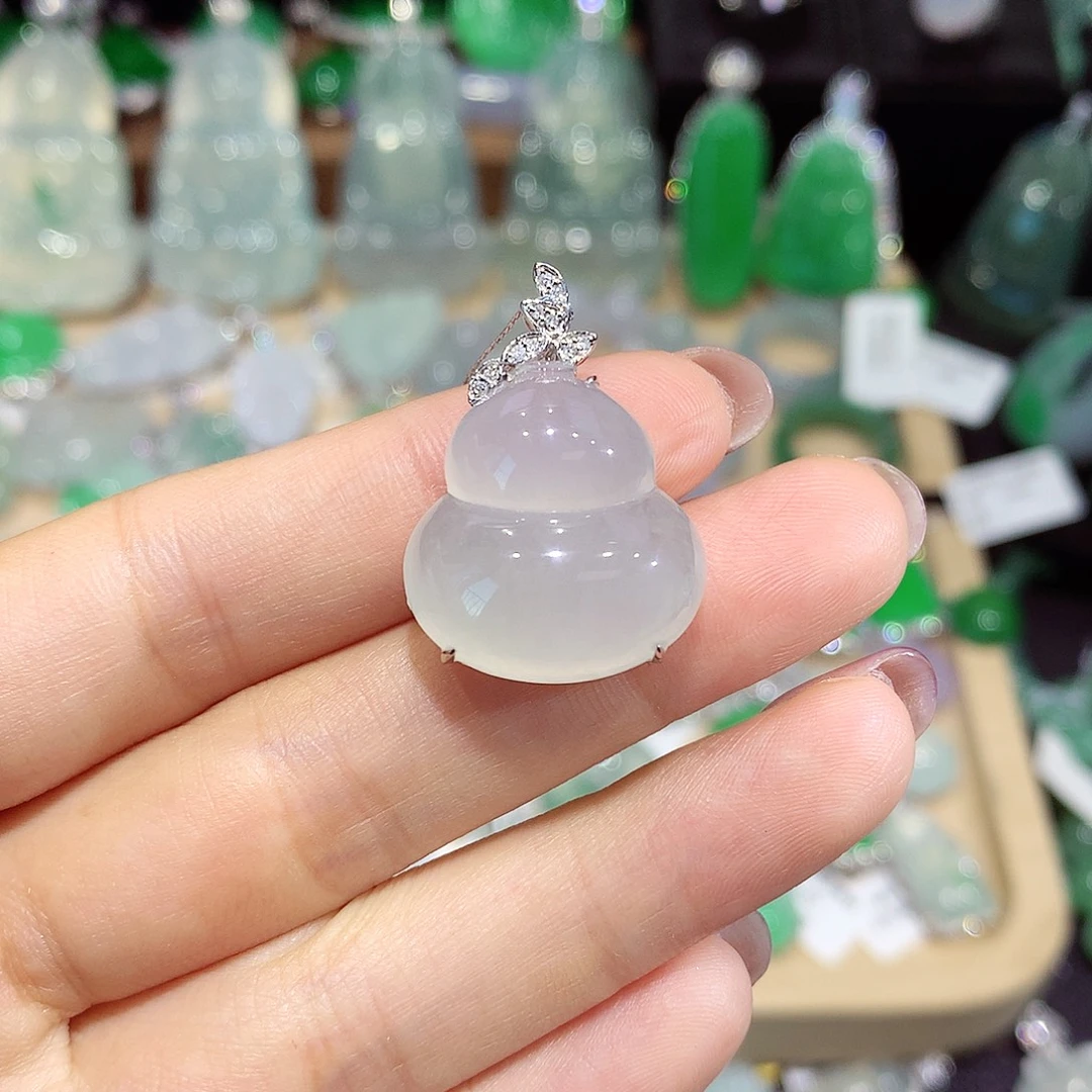 颈饰18K金镶嵌翡翠葫芦