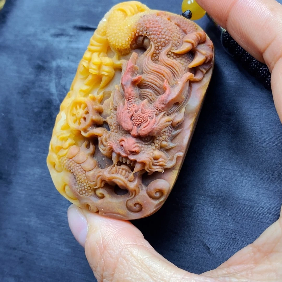 石英质玉（黄龙玉）颈饰未镶嵌