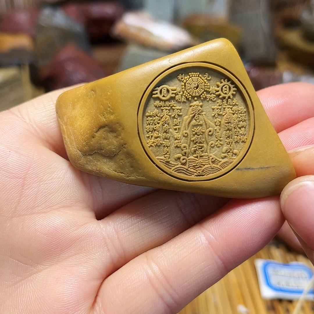 新疆原石雕刻手把件