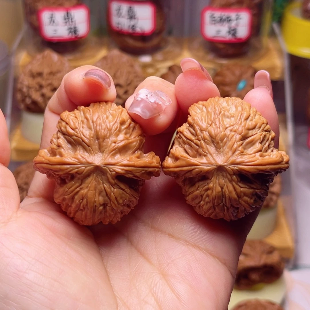 文玩核桃吊坠全品红皮正球磨