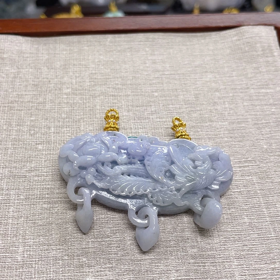 翡翠未镶嵌颈饰紫凤穿牡丹锁