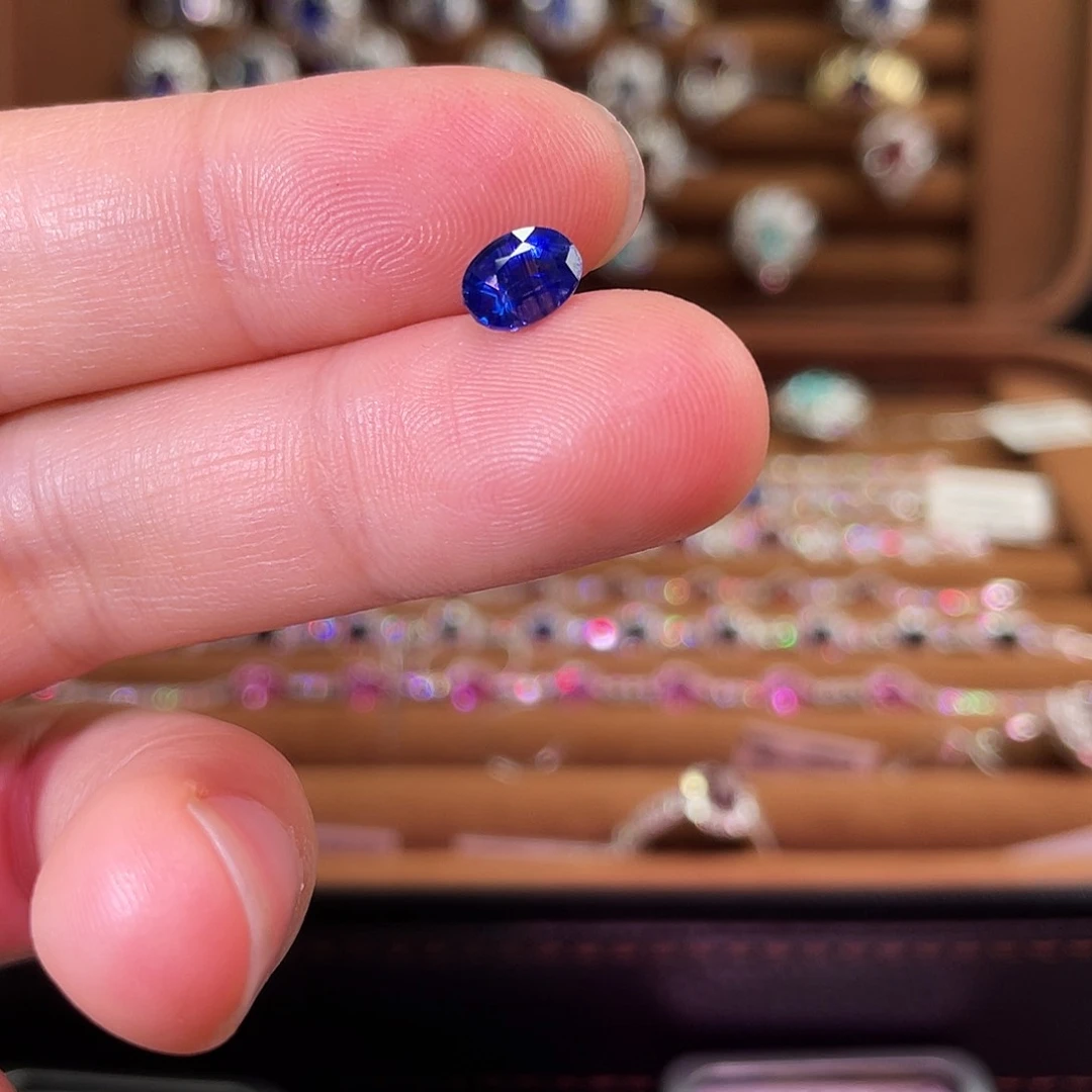 蓝宝石裸石未镶嵌