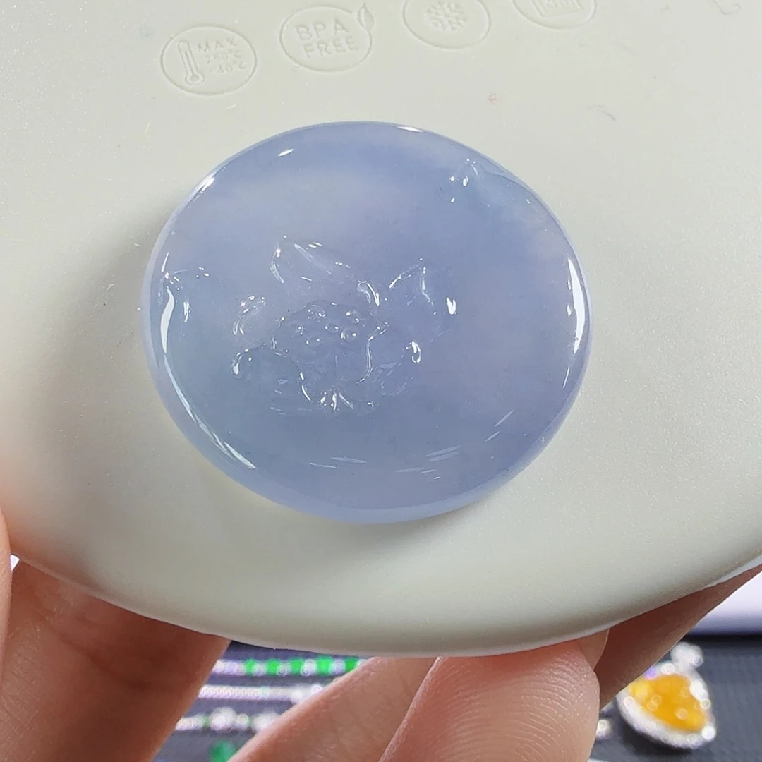 翡翠未镶嵌颈饰莲花牌