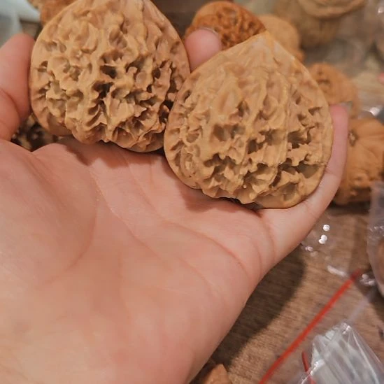张***文玩核桃吊坠48帝王