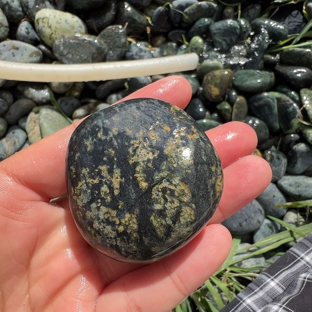 蛇纹石玉未镶嵌珠宝奇石沧**粟