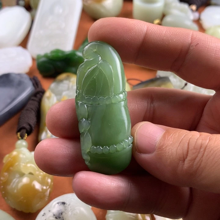 未镶嵌和田玉挂件