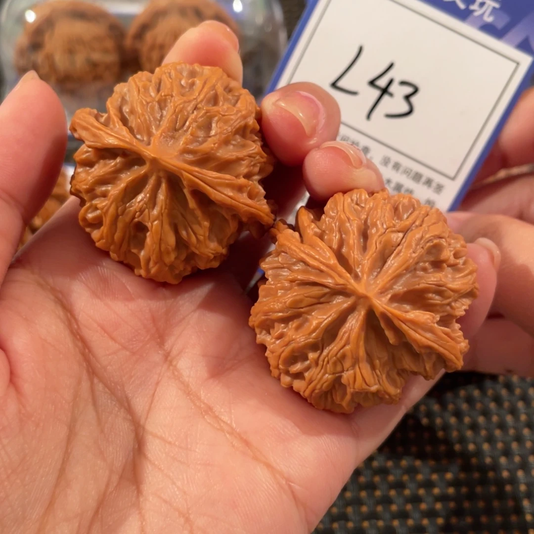 四***季文玩核桃把件L43 苹果园42