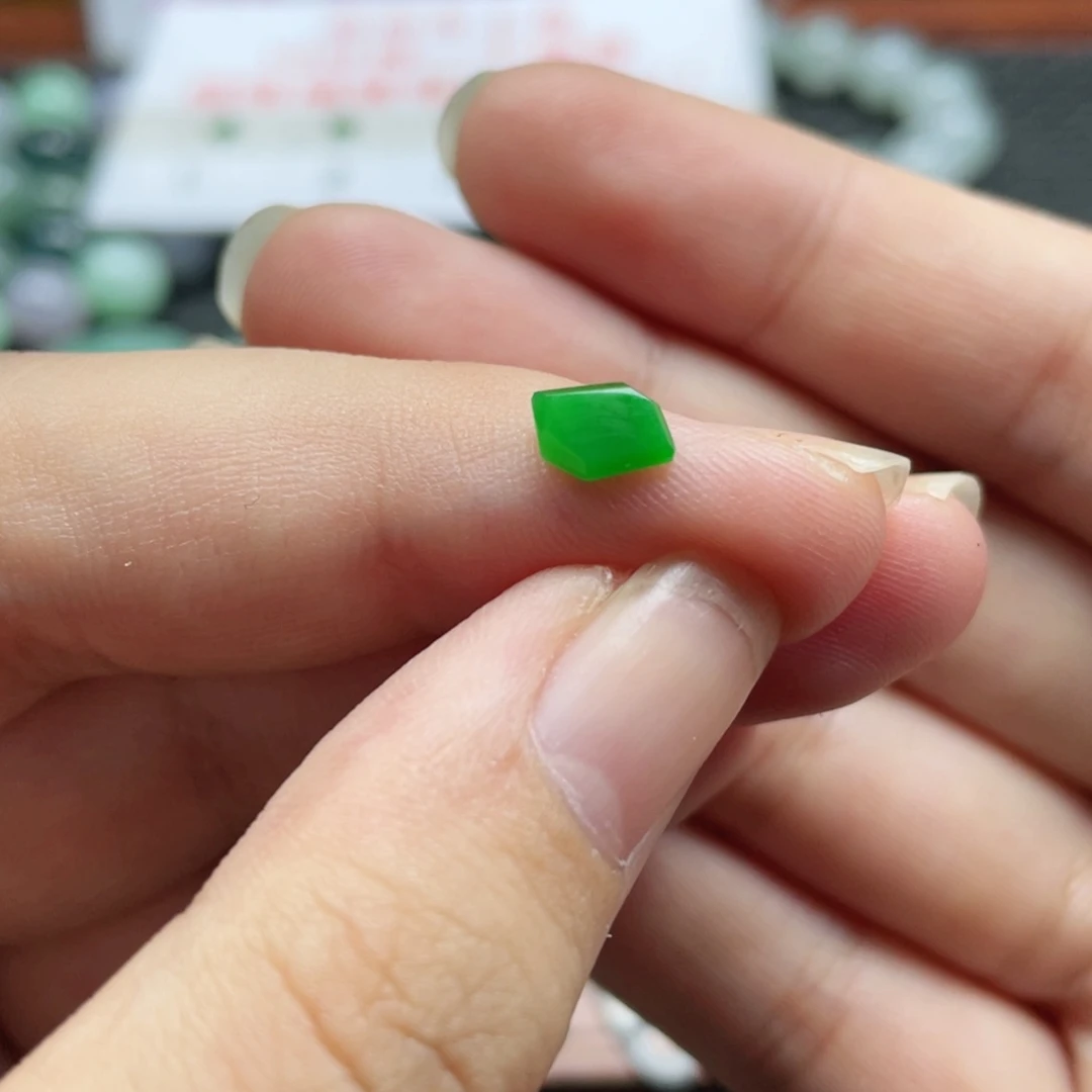未镶嵌挂件翡翠  翡翠