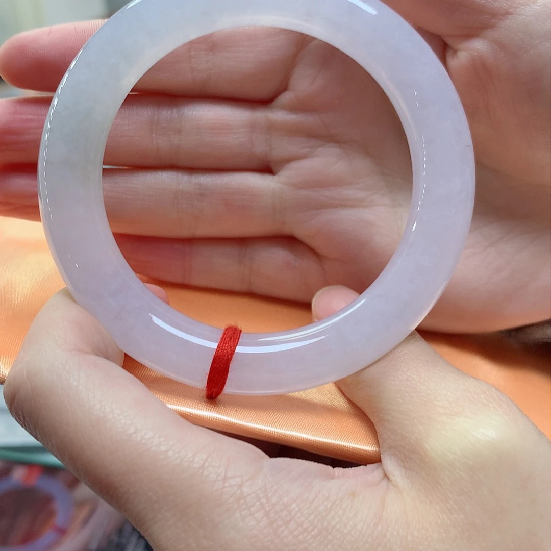 翡翠手镯未镶嵌翡翠