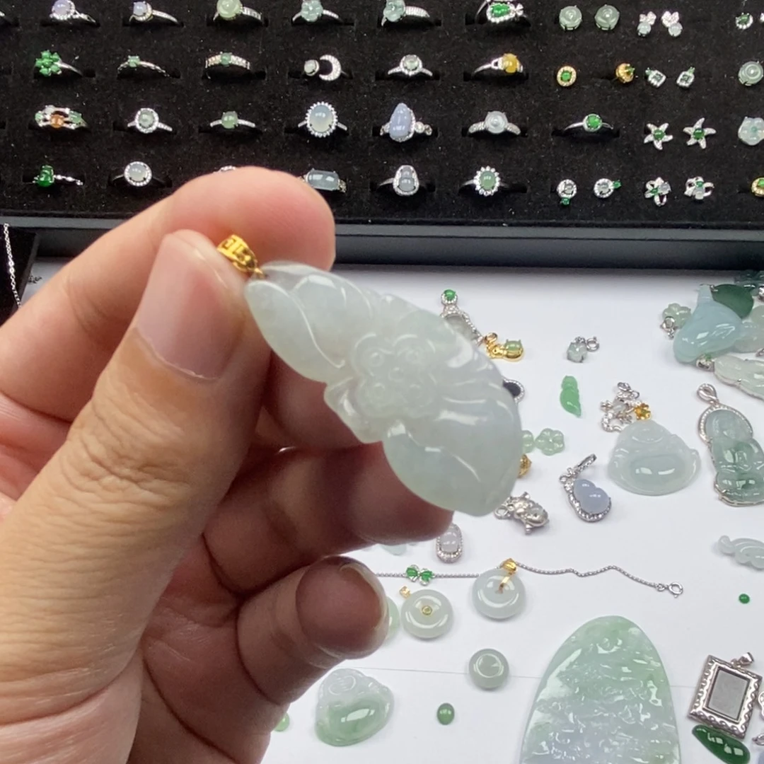 翡翠18K金镶嵌颈饰