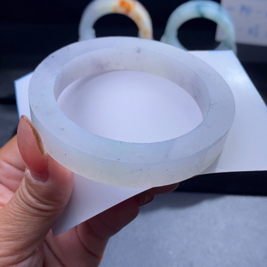 定制翡翠未镶嵌翡翠手镯