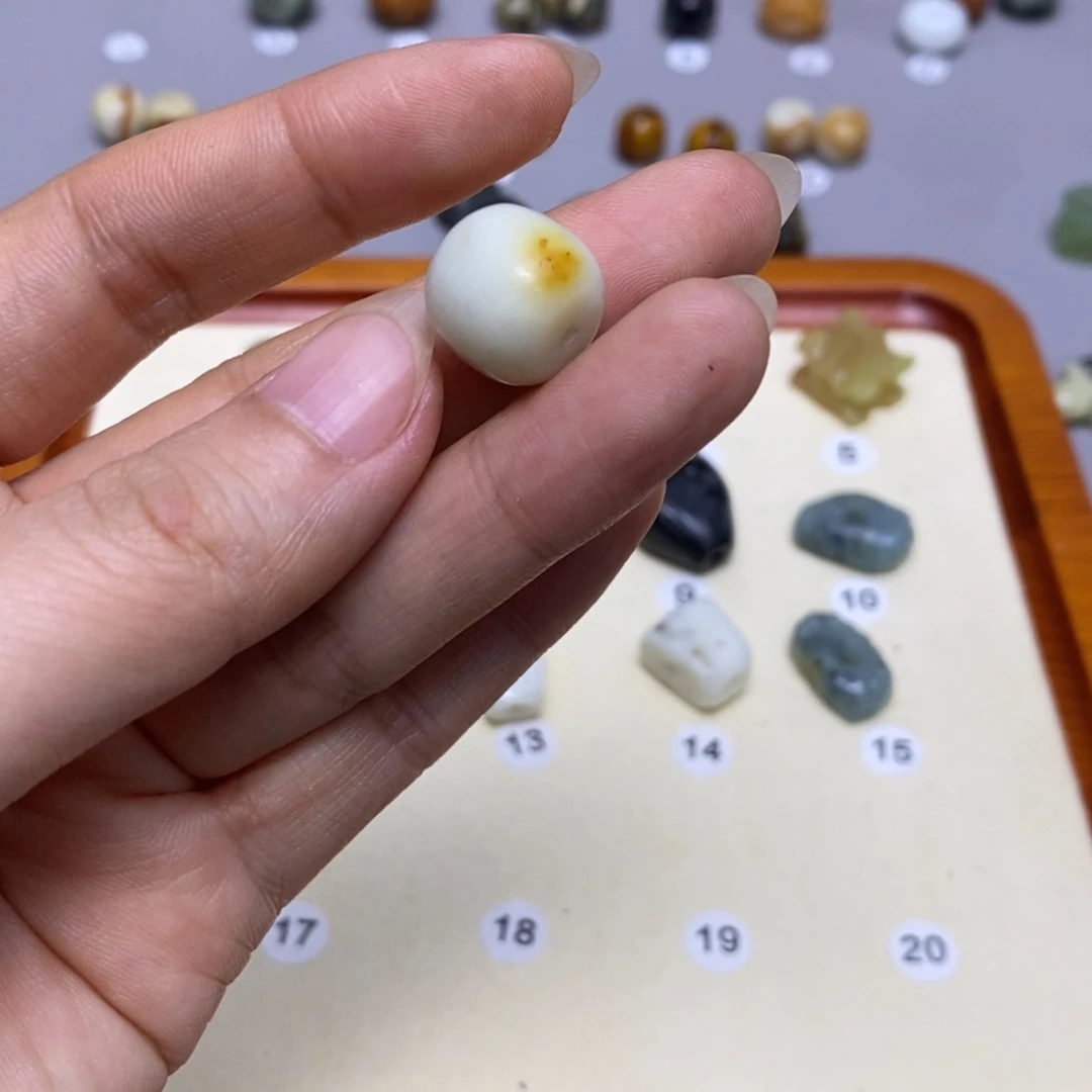 蛇纹石玉配饰合金红***碧