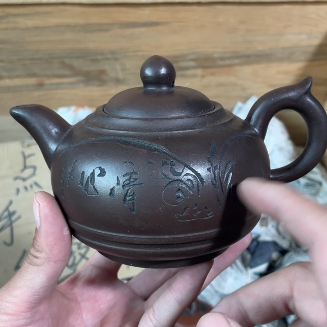 茶壶紫砂老厂紫砂壶一件。