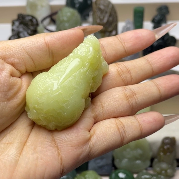 以***待颈饰未镶嵌和田玉