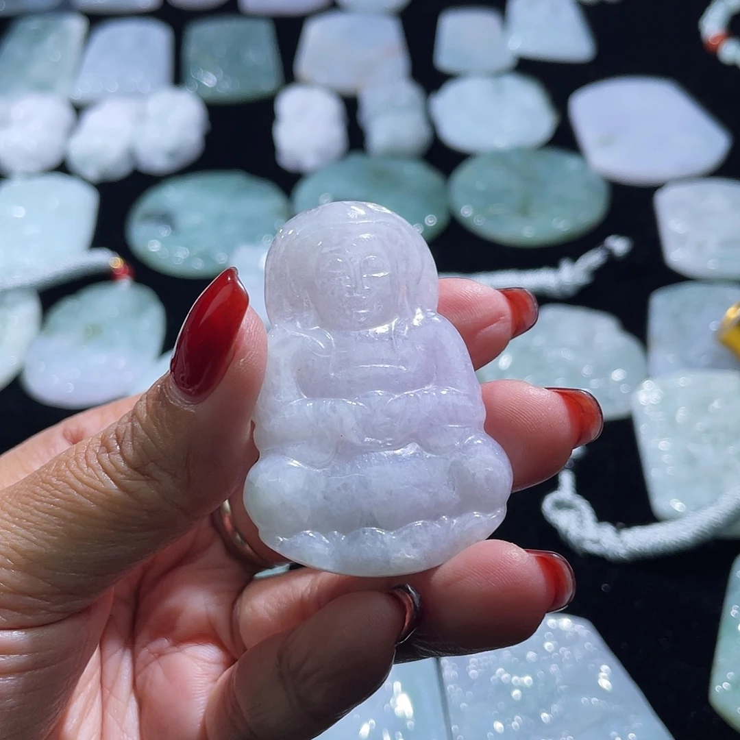 翡翠未镶嵌颈饰观音，包容