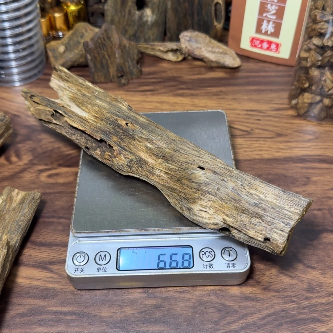 香料绿奇楠虫漏棍料66克