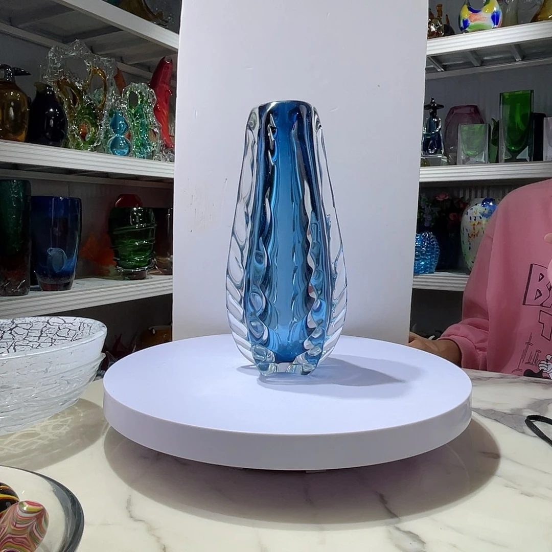 琉璃蓝色花器…………………………
