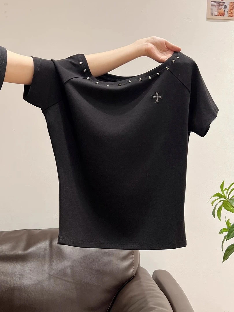 铆钉十字架刺绣斜领露肩短袖T恤女夏季2025新款百搭宽松辣妹上衣