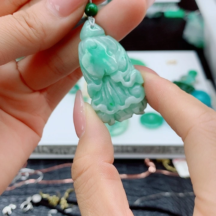 翡翠未镶嵌吊坠(赠链)