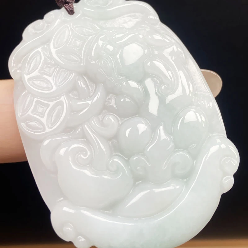 天然缅甸翡翠A货飘绿貔貅牌子吊坠男女款貔貅天然玉石挂件精雕