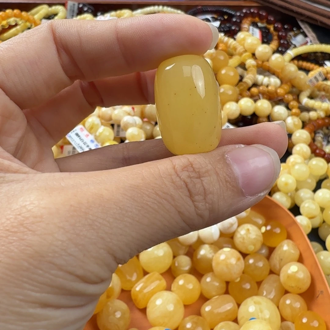 未镶嵌琥珀珠宝奇石