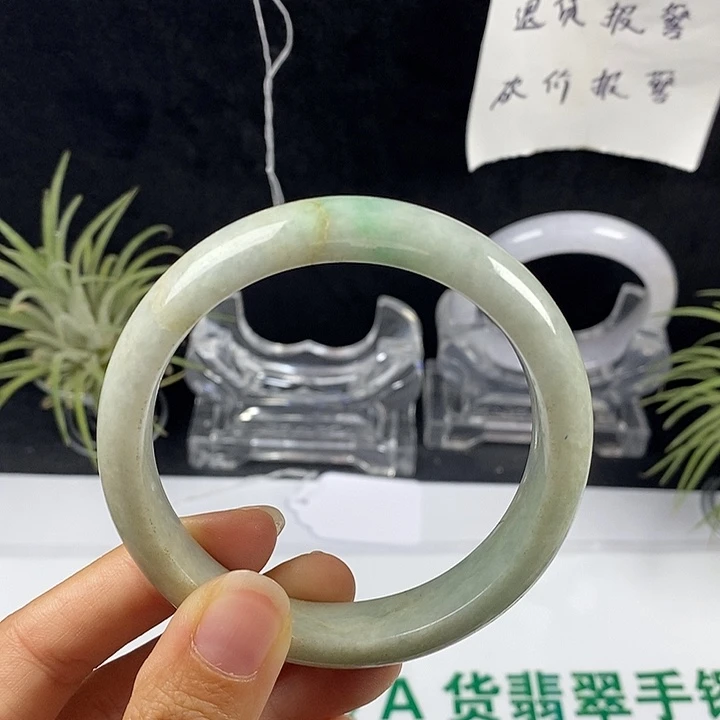 翡翠未镶嵌手镯21号。58.3圈