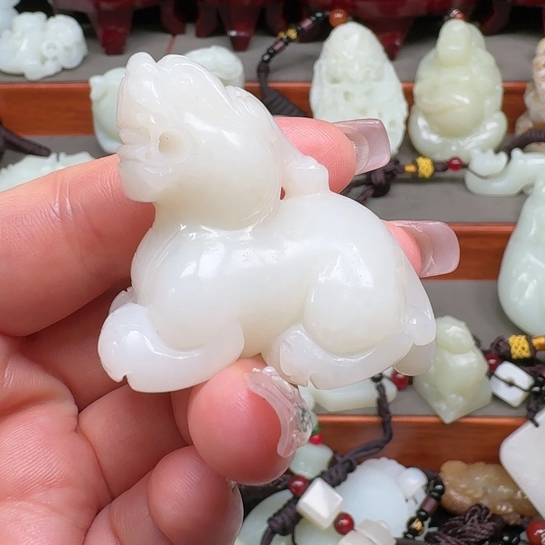 魏***力和田玉未镶嵌摆件