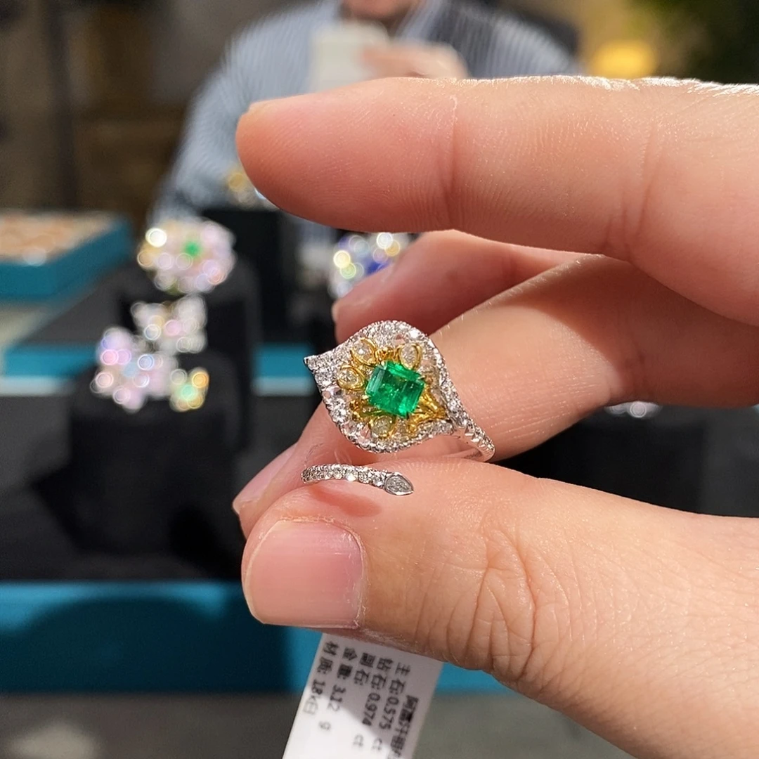 祖母绿18K金镶嵌戒指