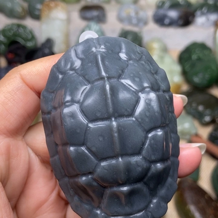 抖***者和田玉未镶嵌颈饰