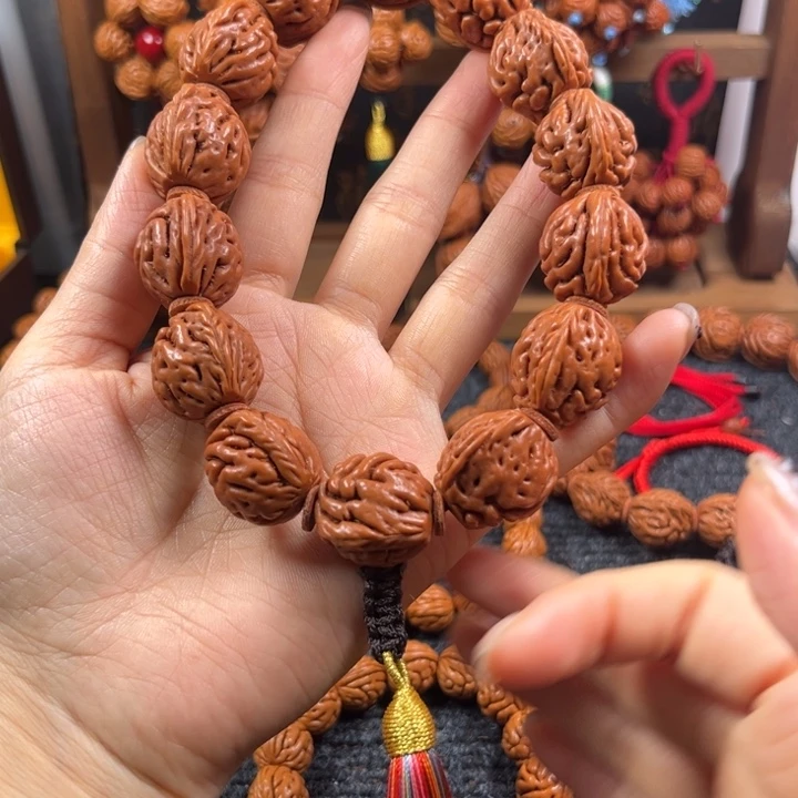 吊坠桃核桃枭手持L3