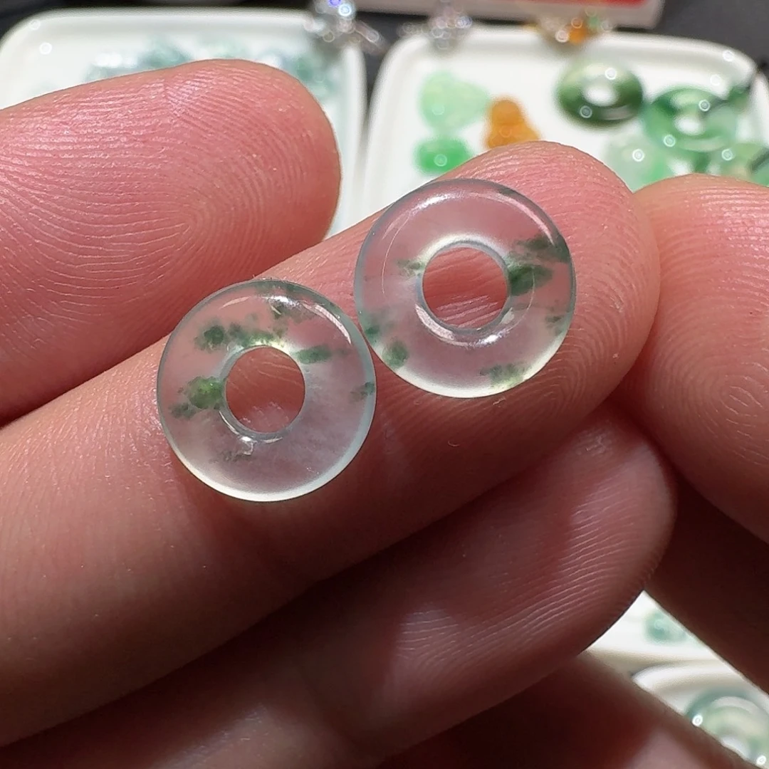 翡翠未镶嵌颈饰甜甜圈