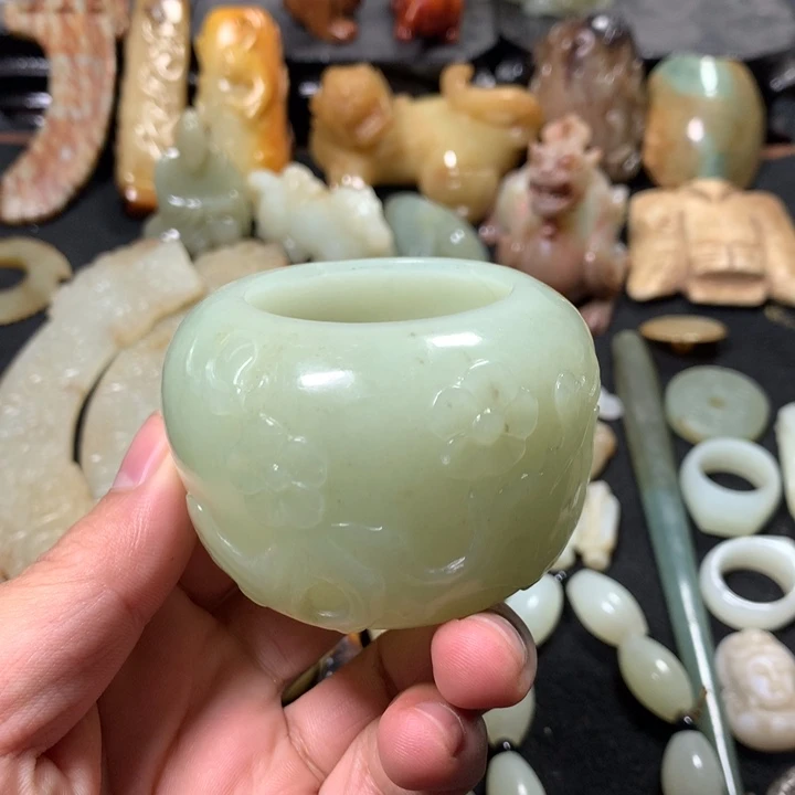 和田玉未镶嵌把件