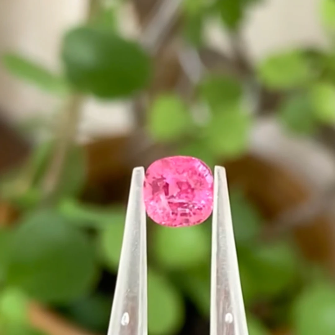 0.7克拉小仙女粉尖晶石莲花色颜色很甜很仙荧光感满满轻奢美翻了