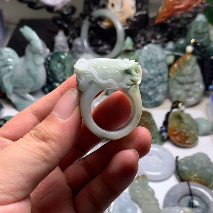 翡翠未镶嵌颈饰龙头戒79