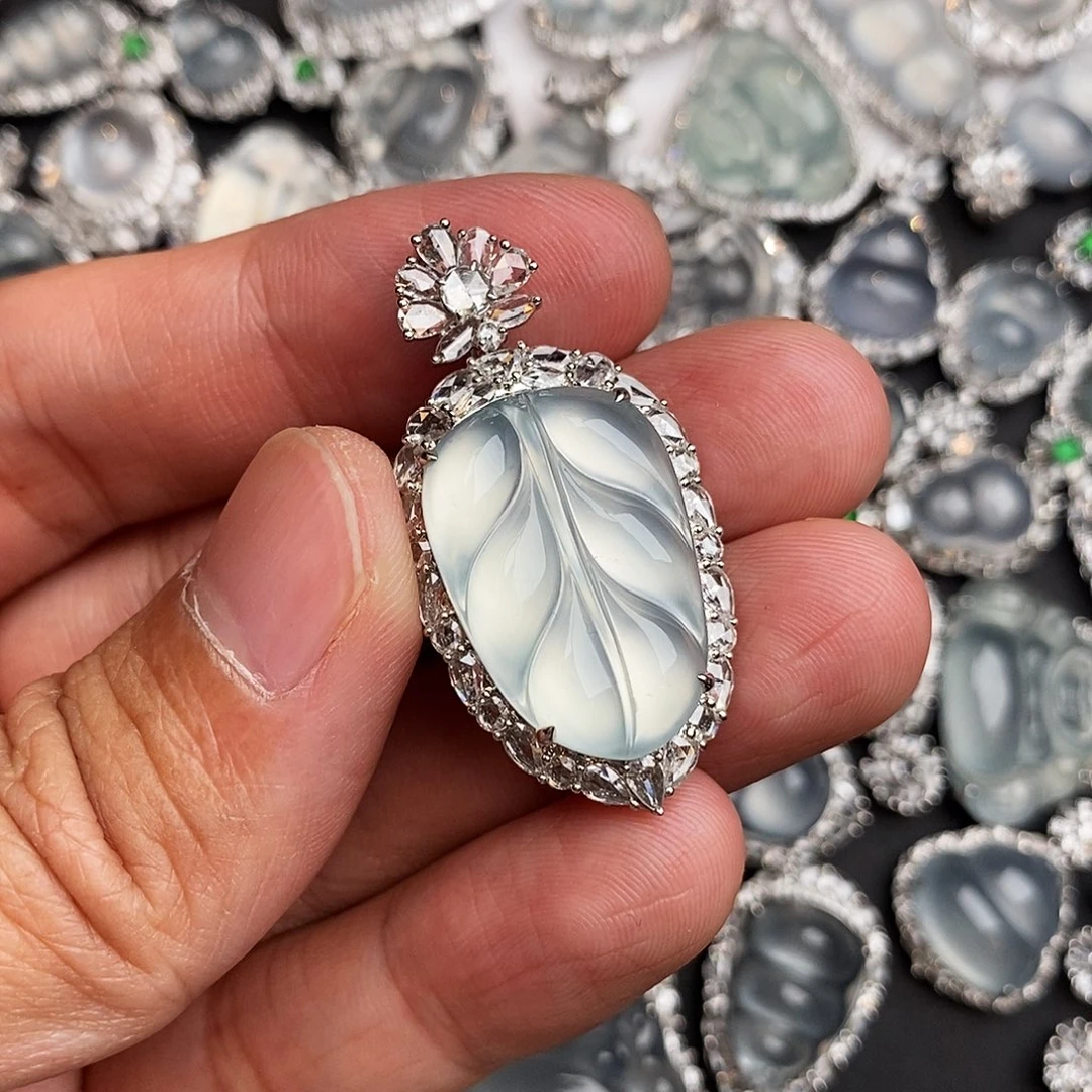 翡翠18K金镶嵌颈饰