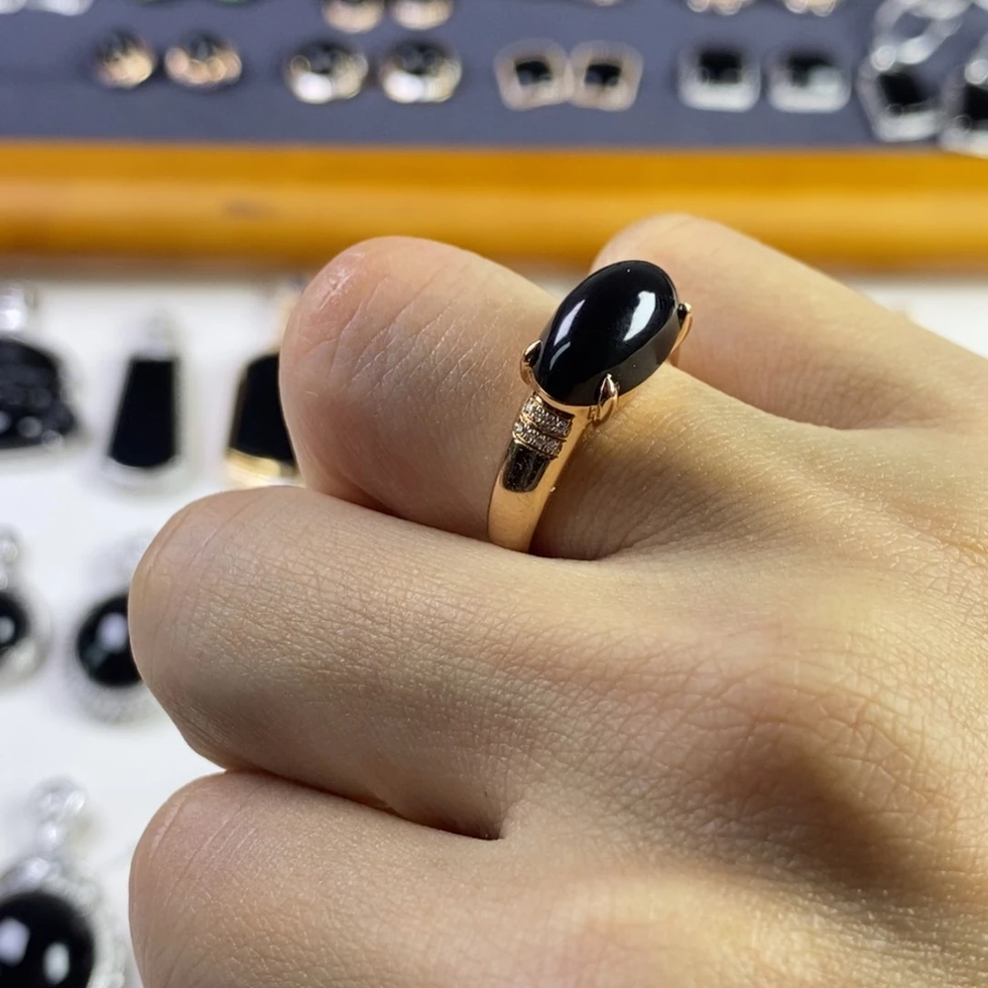 18K金镶嵌戒指翡翠