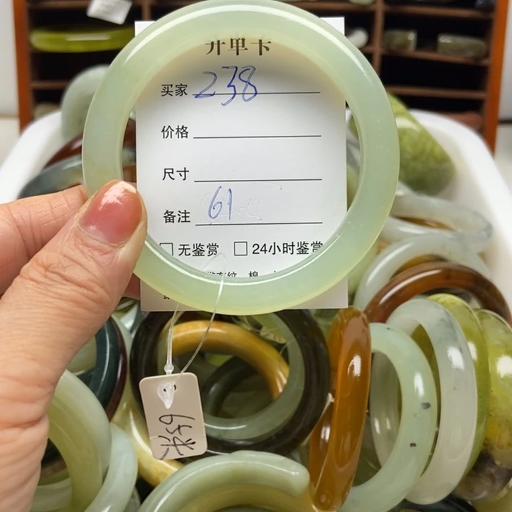 蛇纹石玉未镶嵌手镯