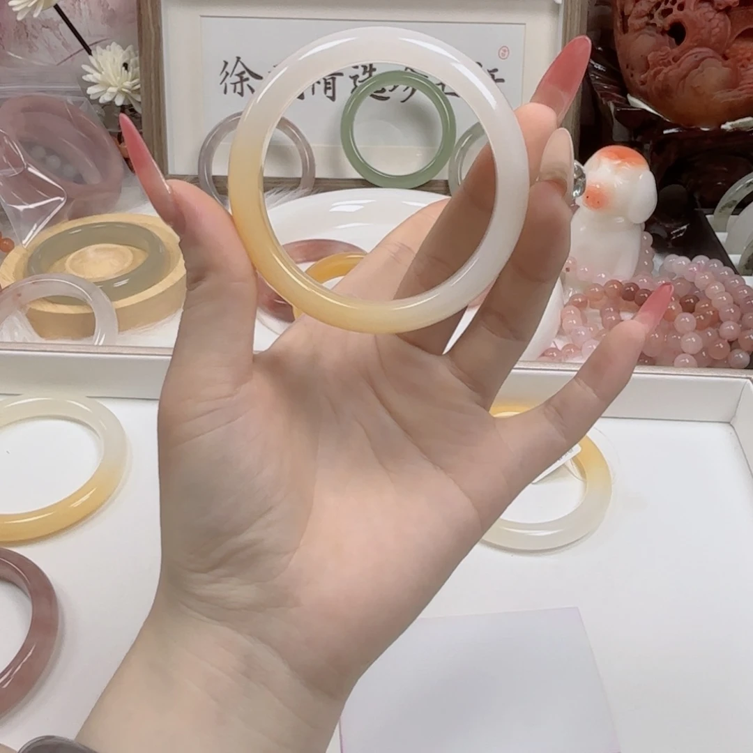 ω***〃未镶嵌手镯石英质玉