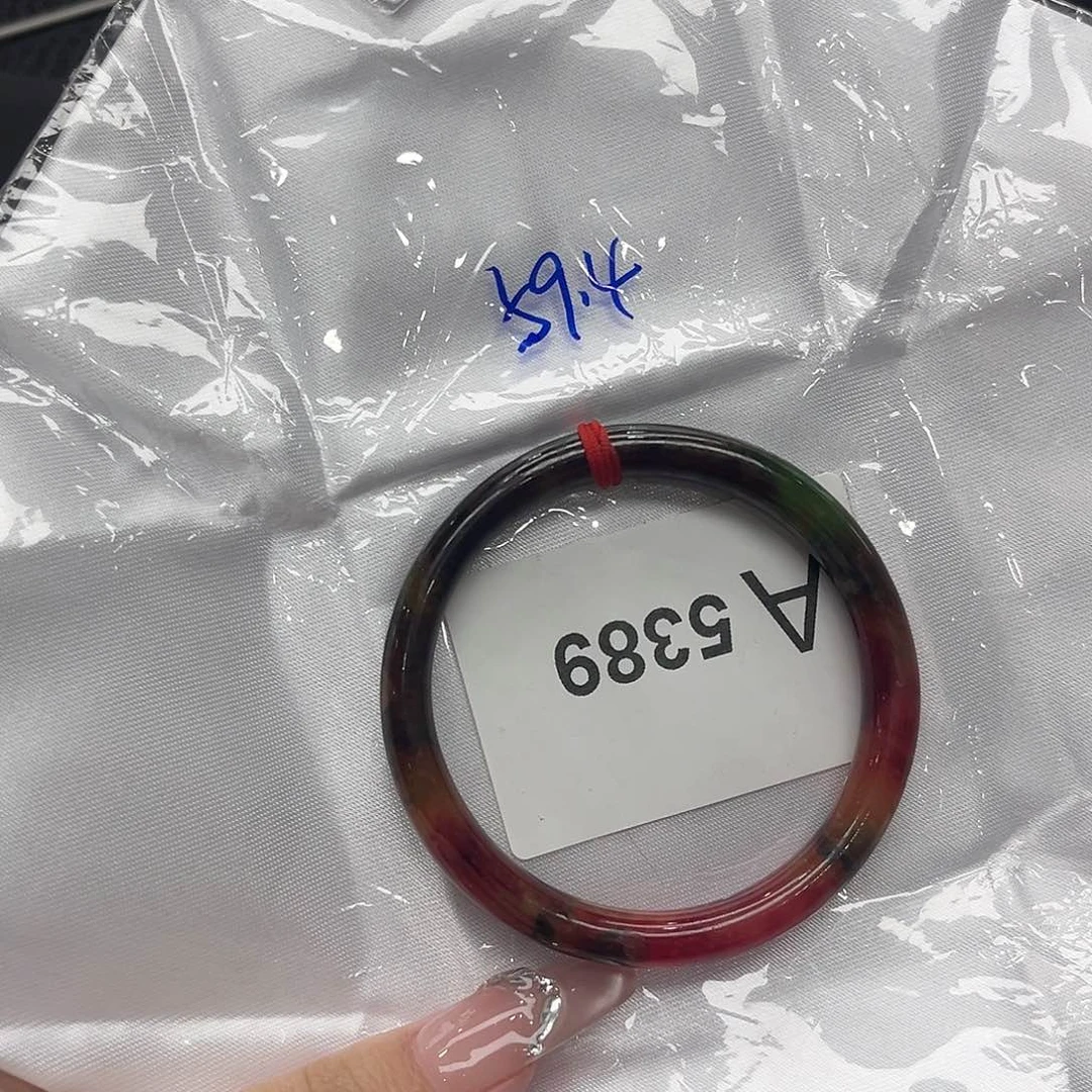 翡翠手镯未镶嵌默认瑕疵