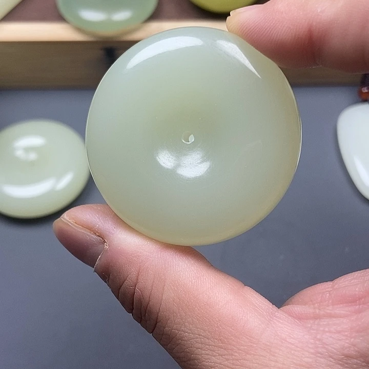 和田玉（糖玉）未镶嵌颈饰