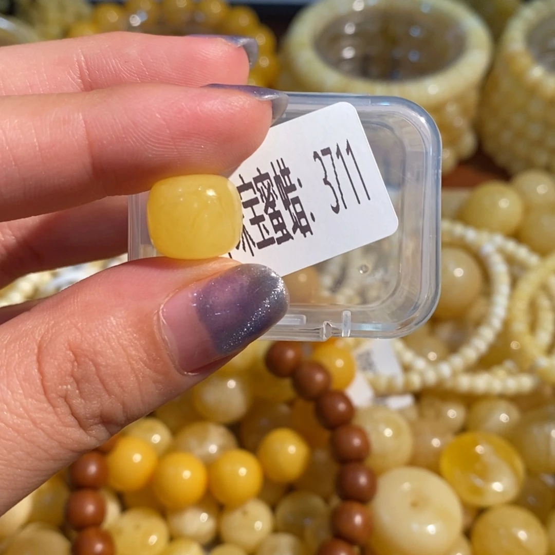 琥珀未镶嵌珠宝奇石3711
