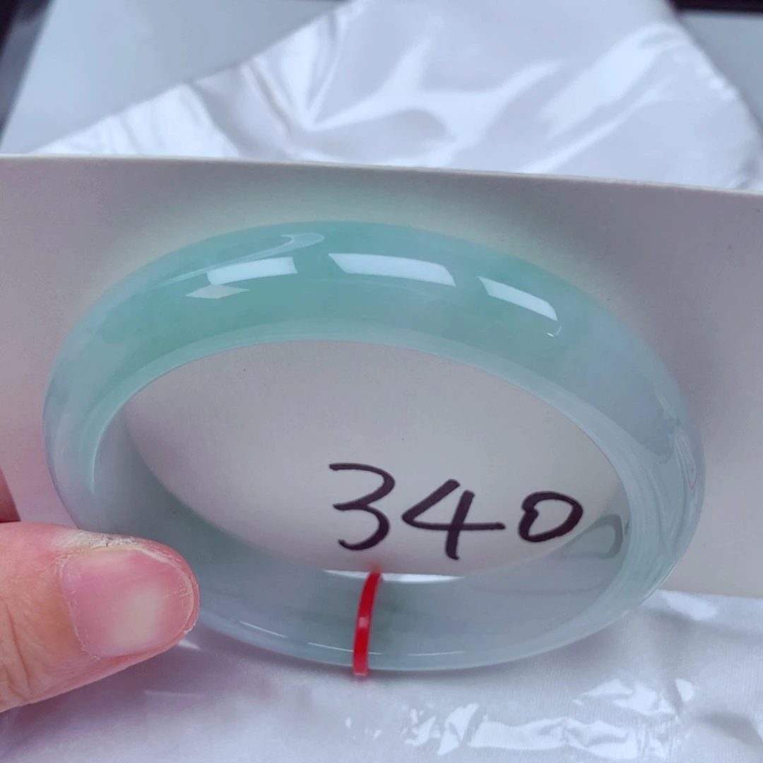 翡翠手镯未镶嵌翡翠