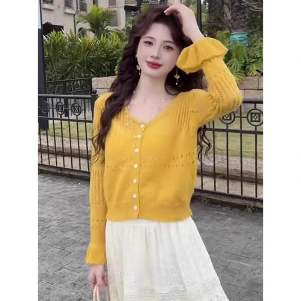 法式黄色喇叭长袖针织开衫女气质春季新款薄款设计镂空短款毛衣女