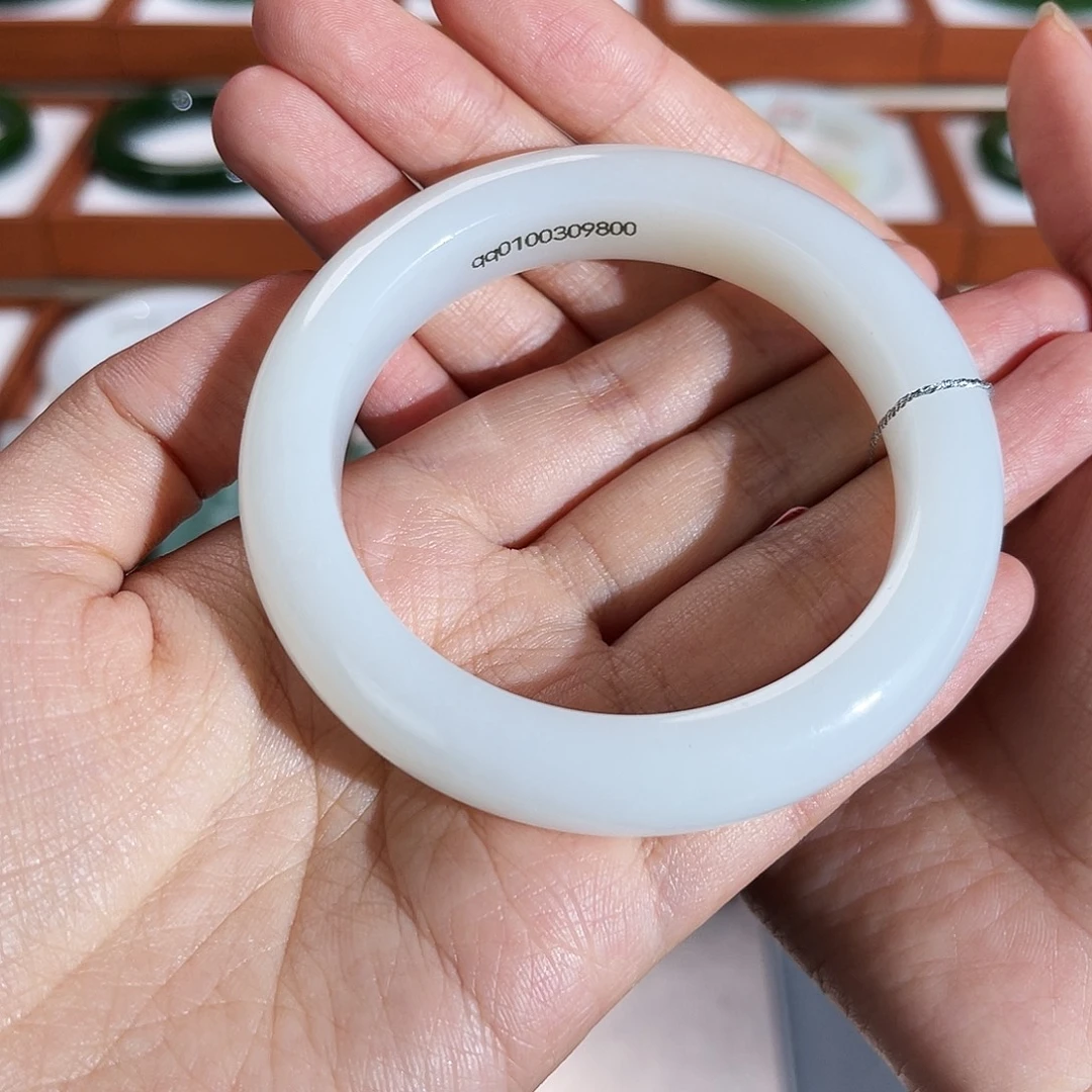 禅***！和田玉未镶嵌手镯