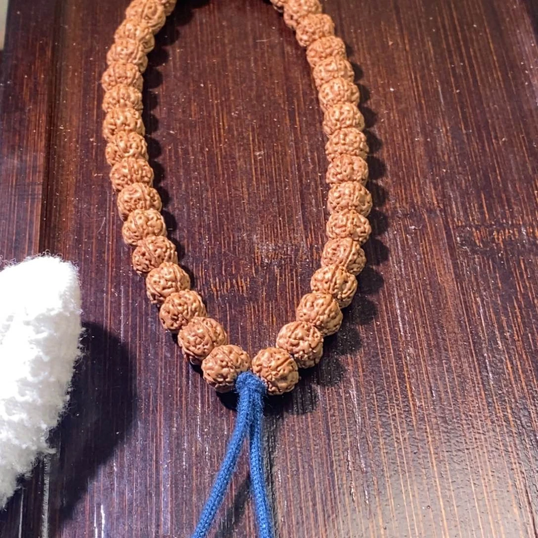 金刚菩提吊坠于****º老树梅花手持