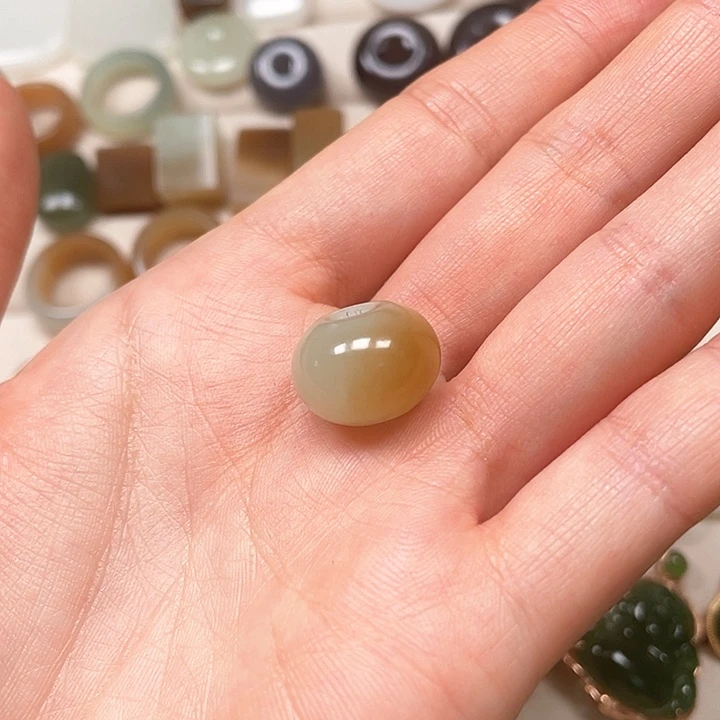 和田玉（糖玉）未镶嵌颈饰